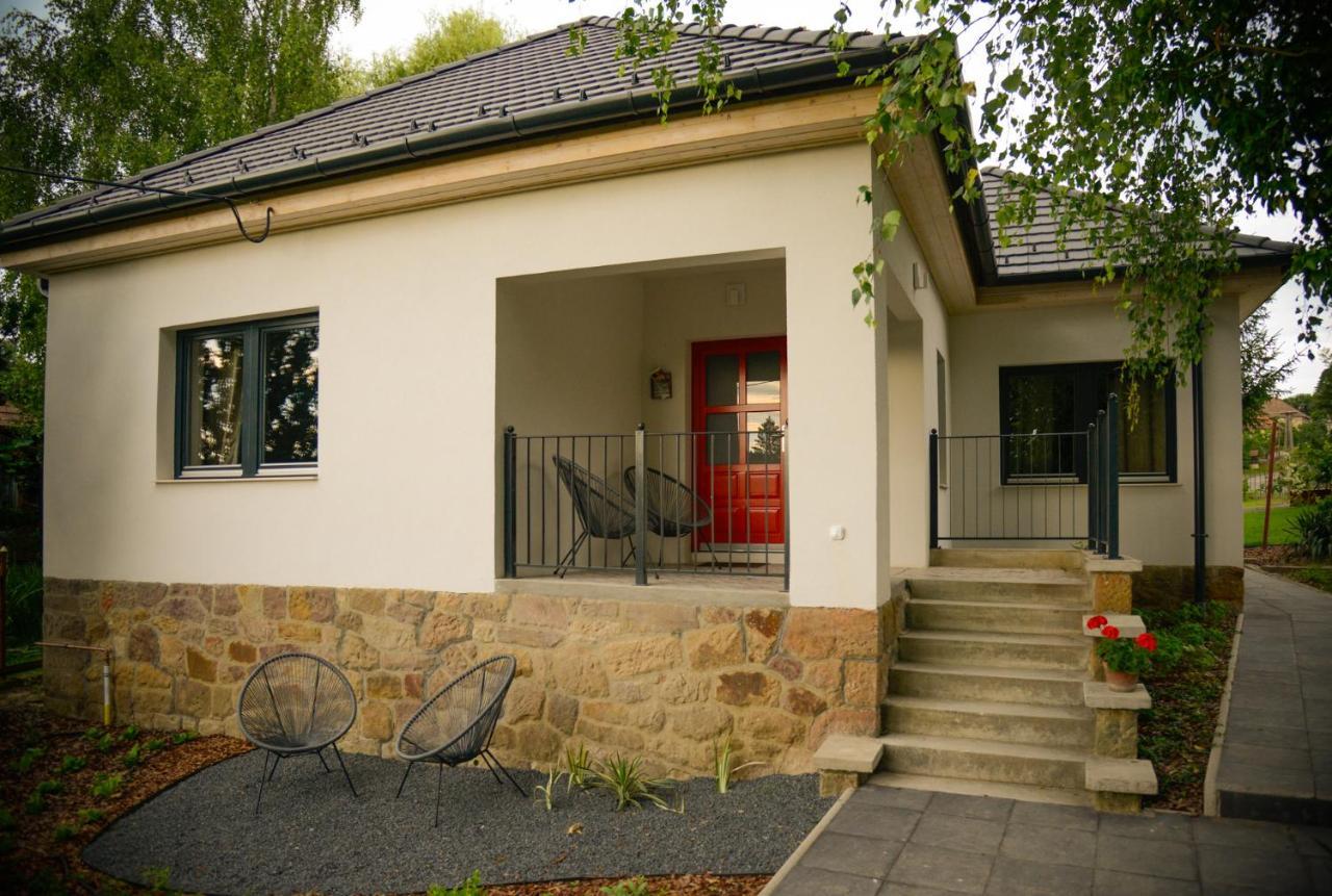 Alsopetenyi Vendeghazak Exterior photo