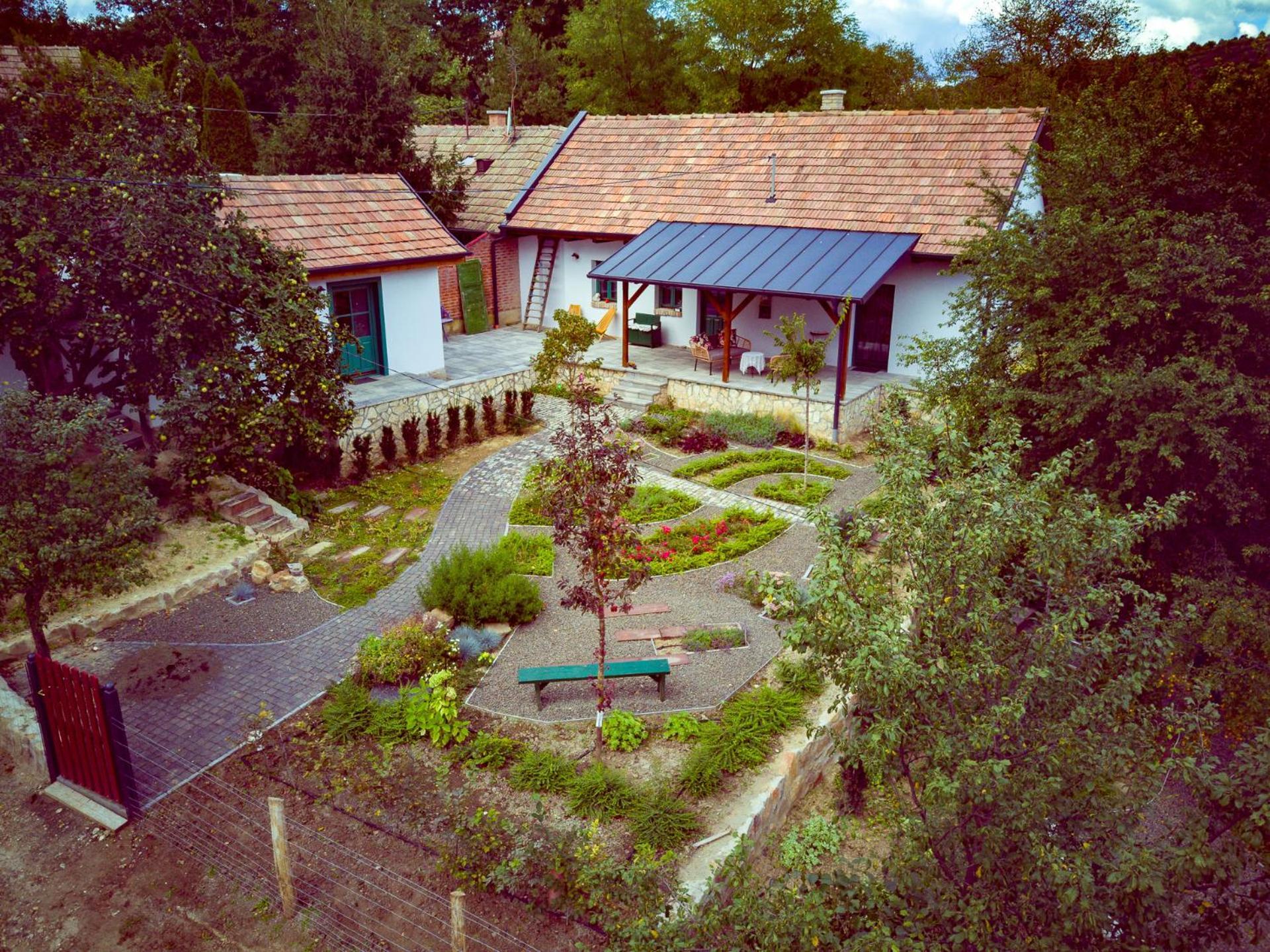 Alsopetenyi Vendeghazak Exterior photo