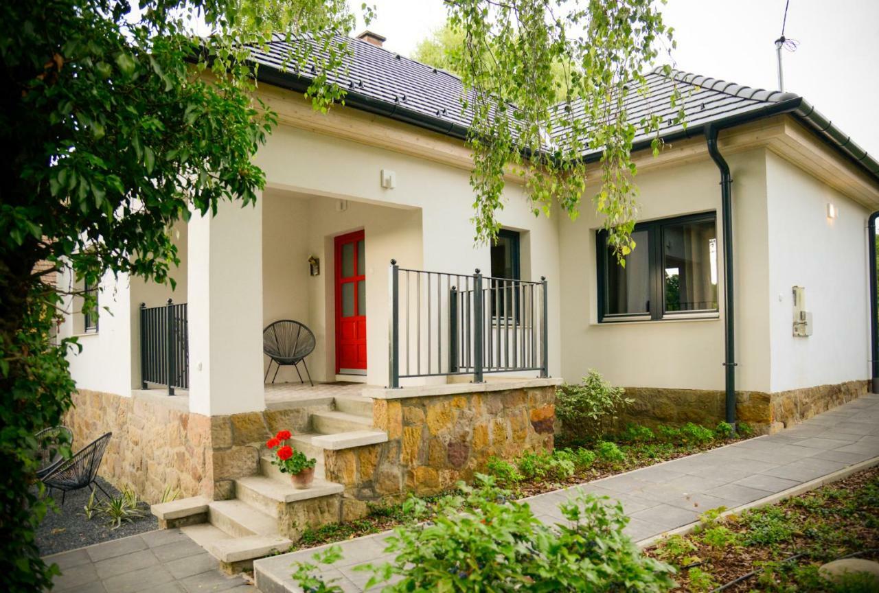 Alsopetenyi Vendeghazak Exterior photo